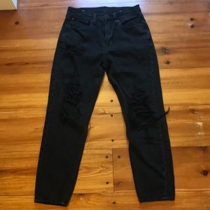 AE black ripped mom jeans 💓